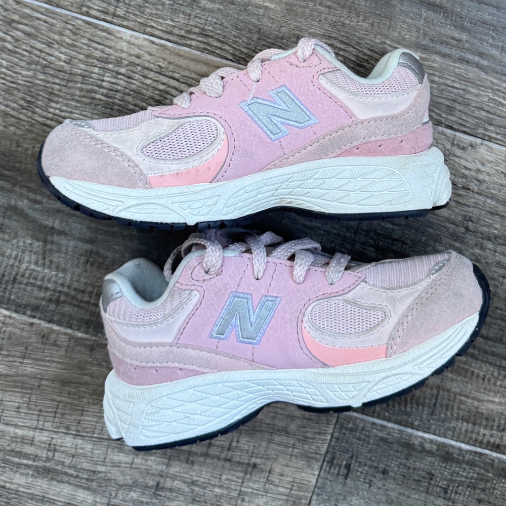 New Balance 9060 pink 9c - Picture 2 of 6